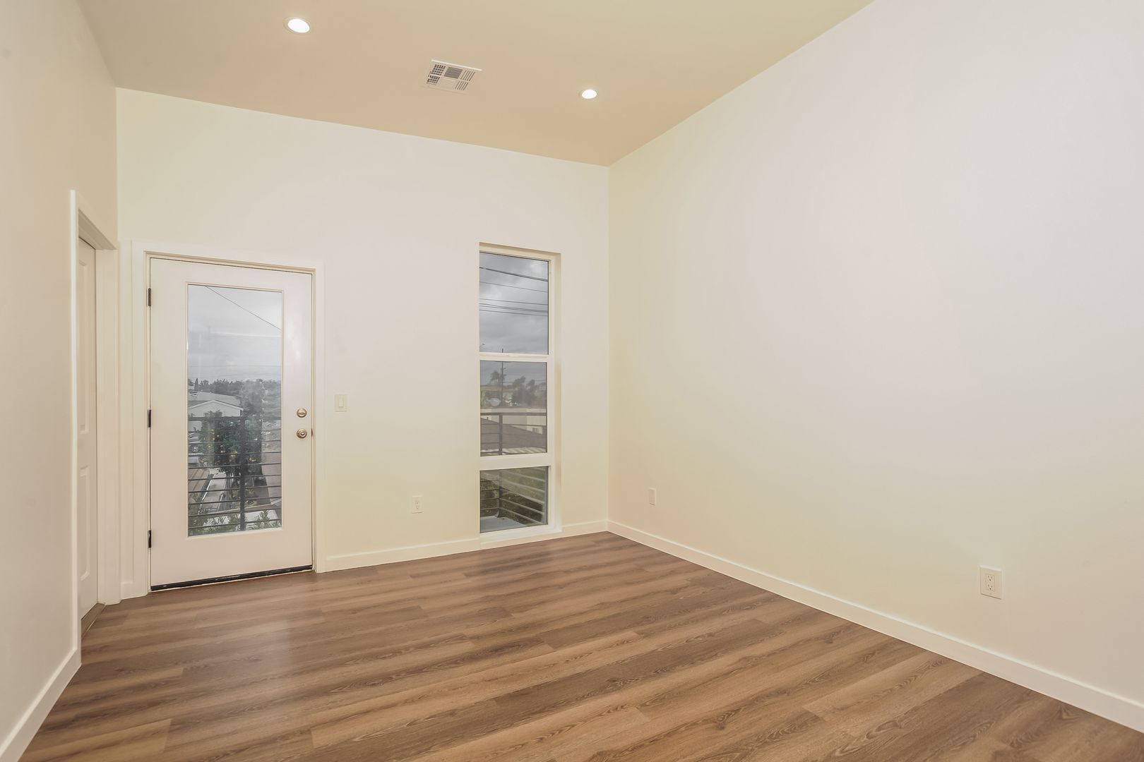 Building Photo - 705 Belden Ave