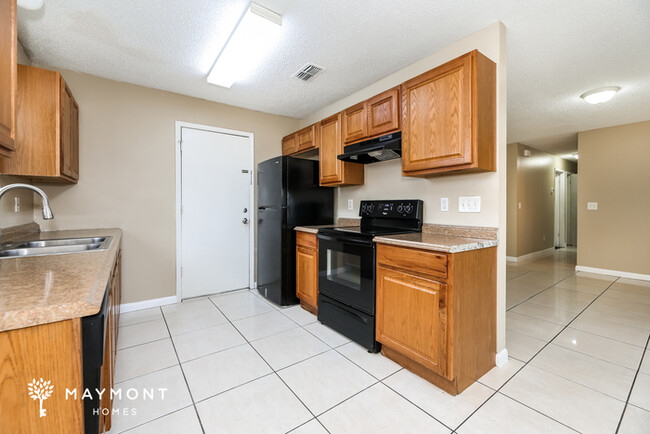 Building Photo - Inviting 3-Bedroom Home