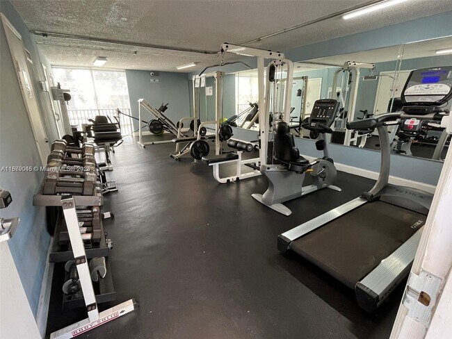 Building Photo - 1801 S Treasure Dr