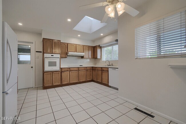 Building Photo - 9632 Gairloch Dr