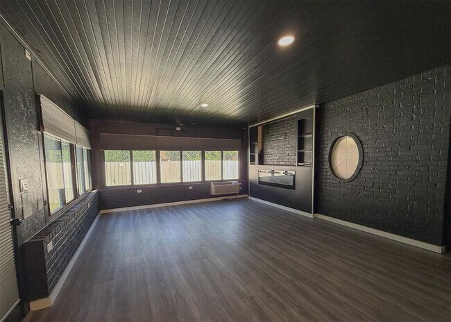 Building Photo - 16517 Tonka Trail