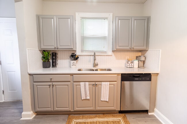 Building Photo - 1125 Wilson Ave