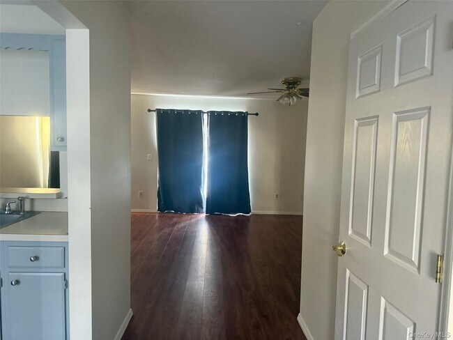 Building Photo - 10 Kensington Way