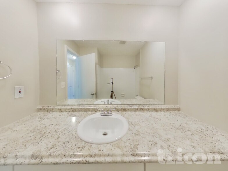 Building Photo - 2807 Alamo Pl