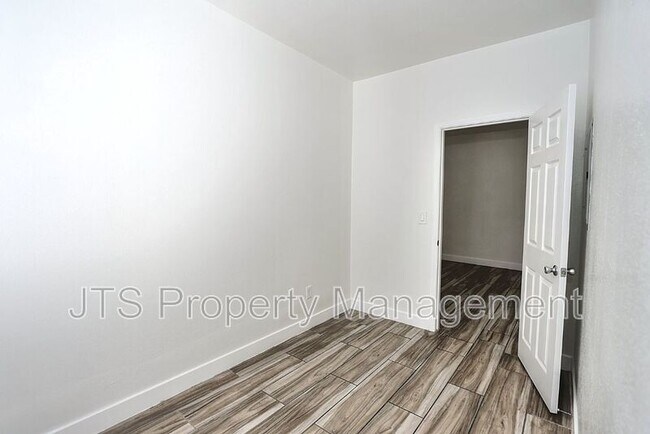 Building Photo - 1119-200 24th St