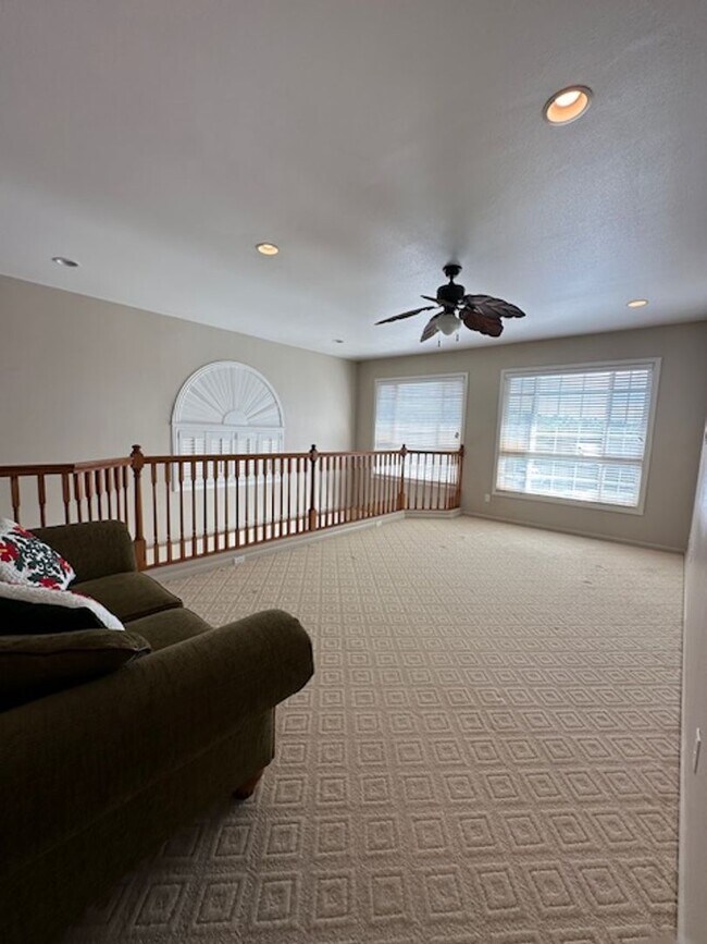 Building Photo - Single Family Executive Style Home in Gated Community