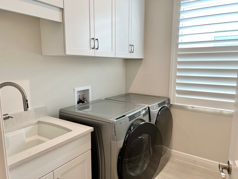 Building Photo - 9134 Cayman Dr