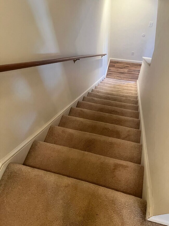 Building Photo - Gorgeous townhouse located near cornerston...