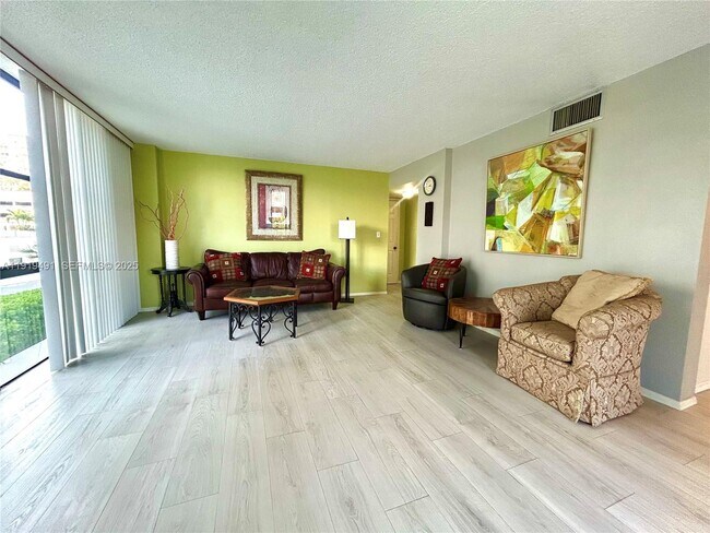 Building Photo - 3031 N Ocean Blvd