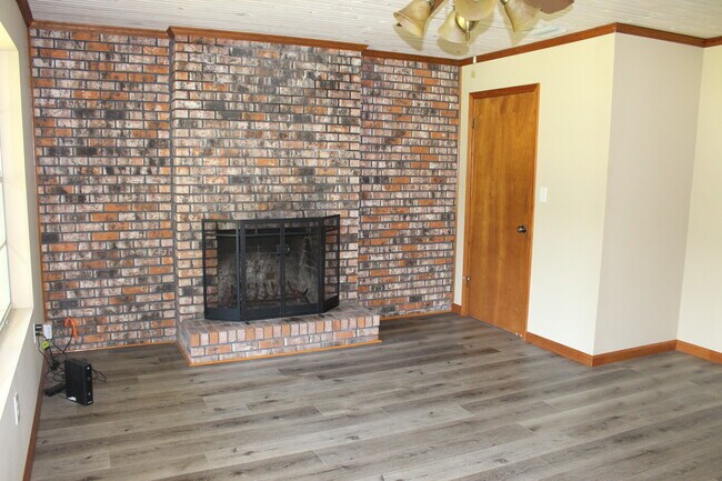 Building Photo - 185 Luther Davis Rd