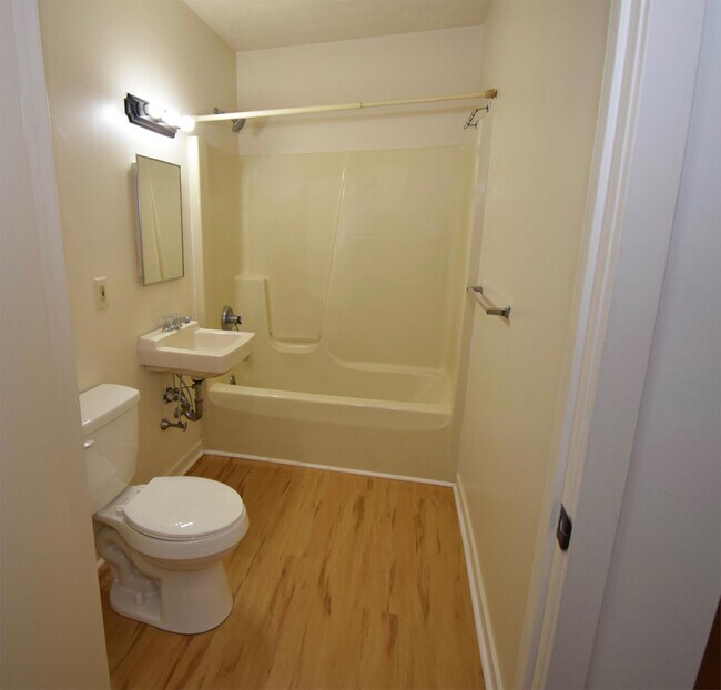 Building Photo - 129 W Vail Ct