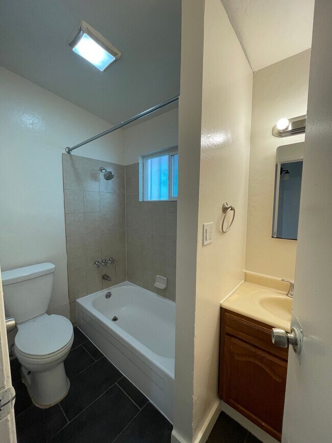 Building Photo - 1720-1722 10th St