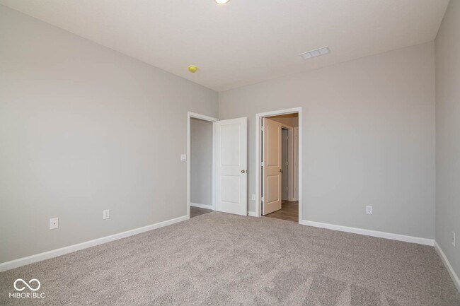 Building Photo - 876 Downey Ln