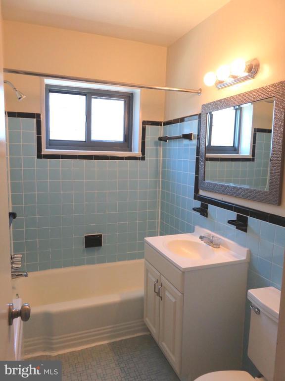 Building Photo - 1200 S Arlington Ridge Rd