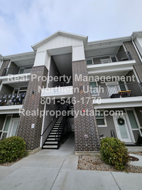 Building Photo - 2 Bedroom 2 Bath Top Level Apartment Avail...