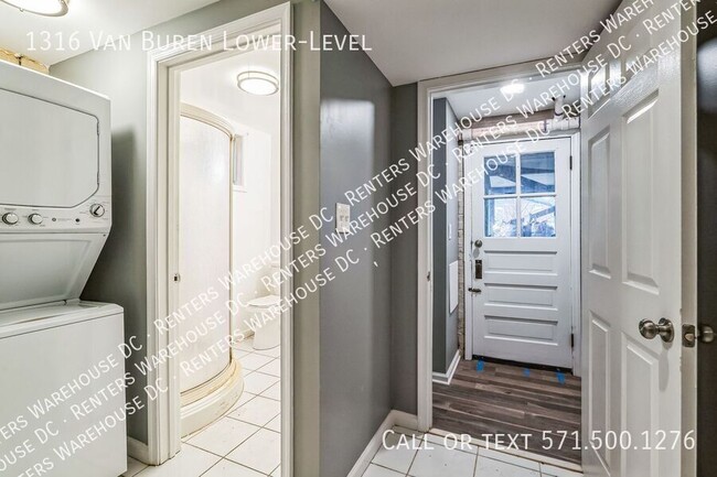 Building Photo - Charming 1 Bd/1Bth Lower Level Apartment i...