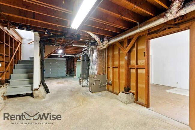Building Photo - 61 Marview Way