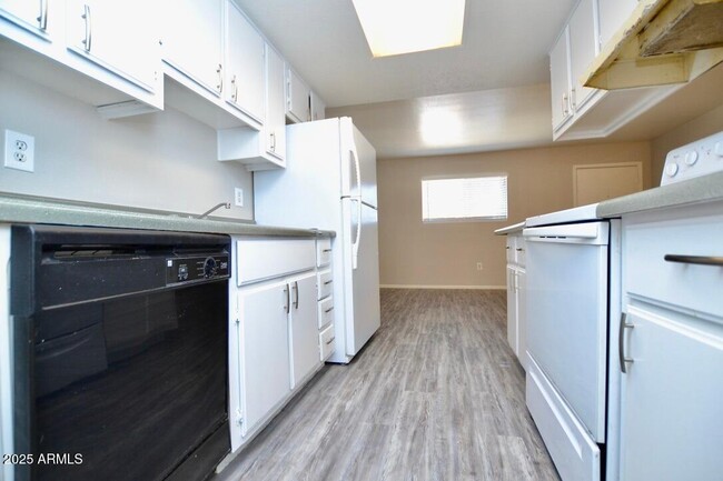 Building Photo - 3004 E Waltann Ln