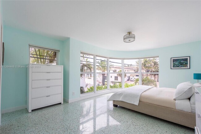 Building Photo - 3327 NE 15th Ct