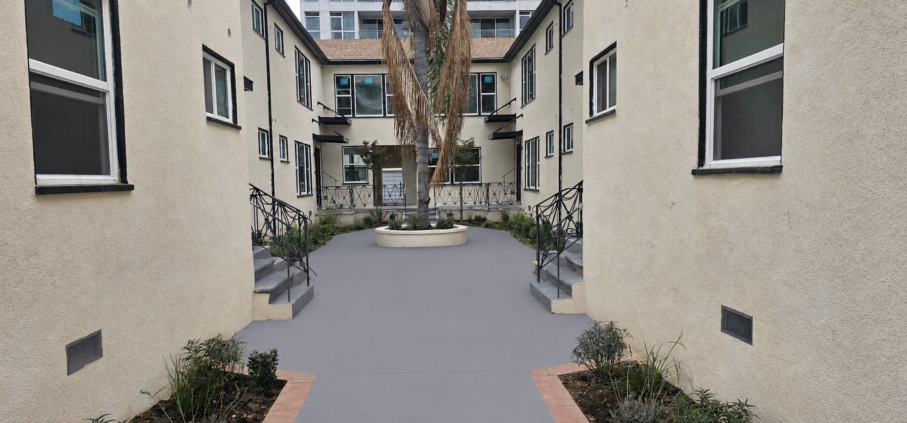 Building Photo - 537 S Catalina St