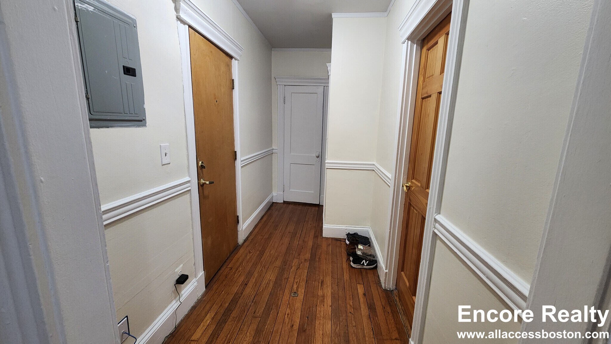 Building Photo - 352 Riverway