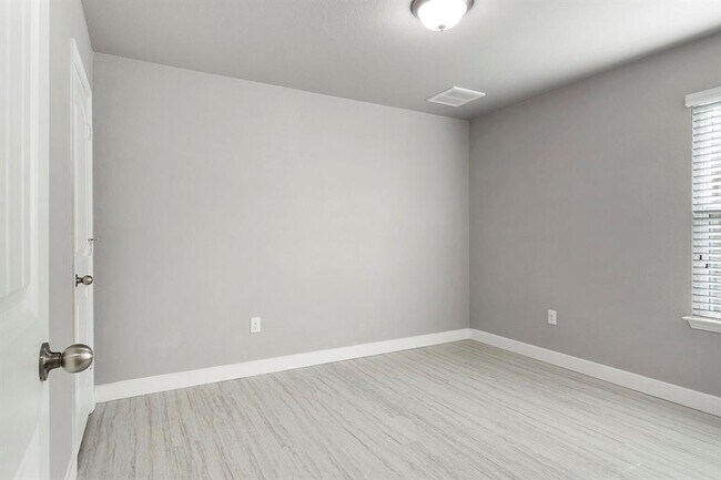 Building Photo - 5712 Montrelia Dr
