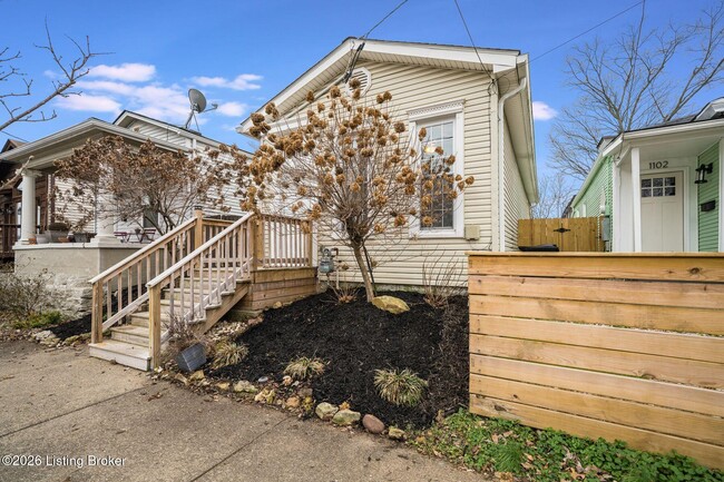 Building Photo - 1104 E St Catherine St