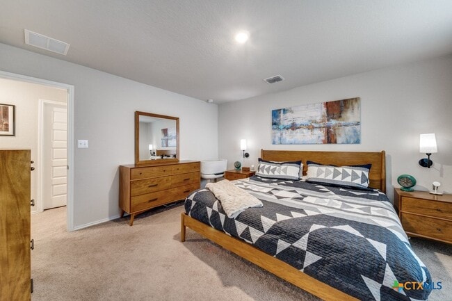 Building Photo - 2421 Ayers Dr