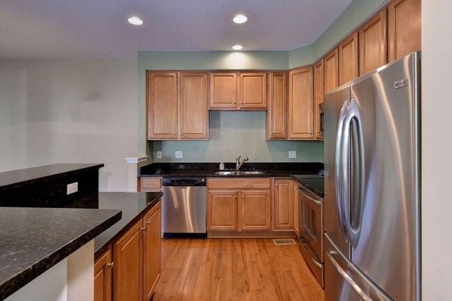 Building Photo - End unit Townhome in Riverwalk Townes