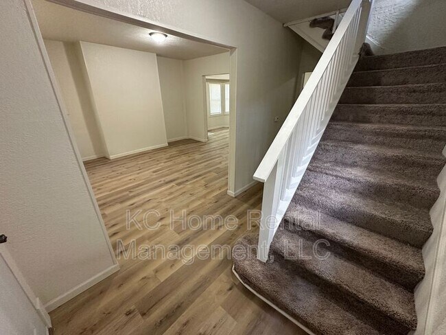 Building Photo - 3203 E 26th Terrace