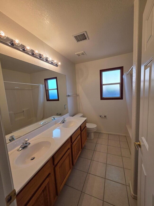 Building Photo - 627 S Azure Dr