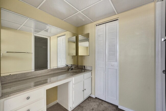 Building Photo - 12 Royal Palm Way