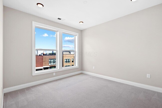 Building Photo - 751 N 6th St