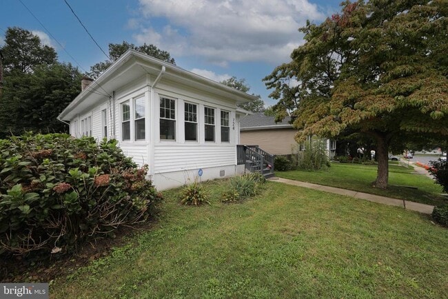 Building Photo - 724 Willitts Ave