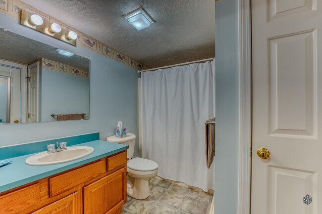 Building Photo - 102 Longfellow Dr