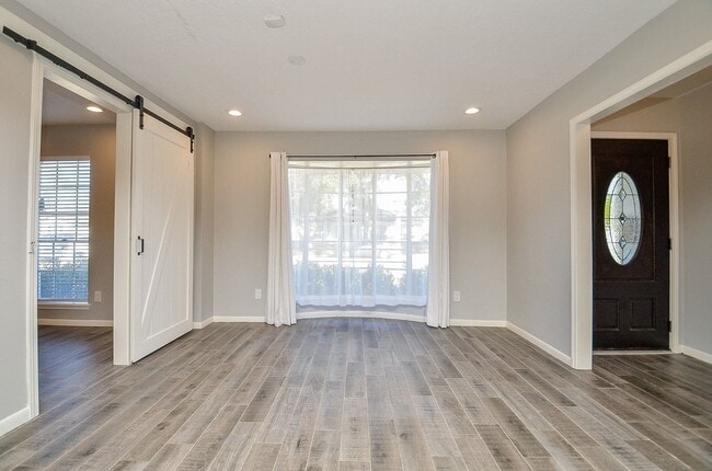 Building Photo - 9215 Sharpcrest St