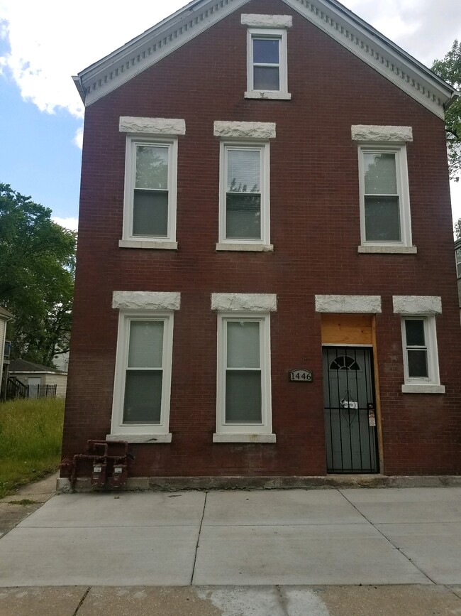 Primary Photo - 1446 S Karlov Ave