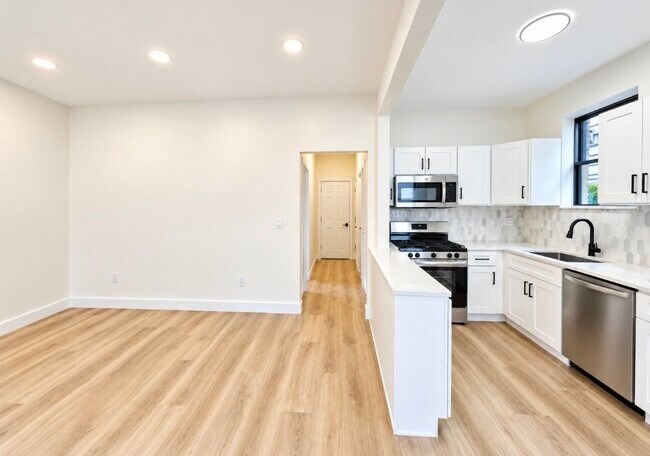 Building Photo - 156 Nelson Ave