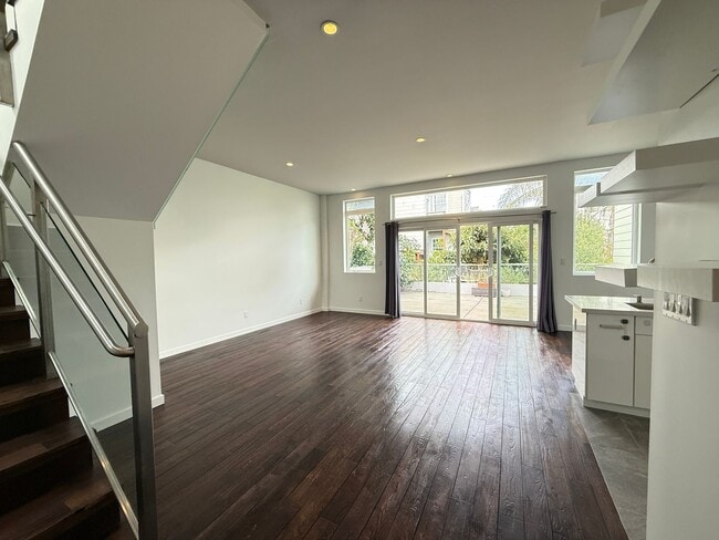 Building Photo - The contemporary residential unit townhouse