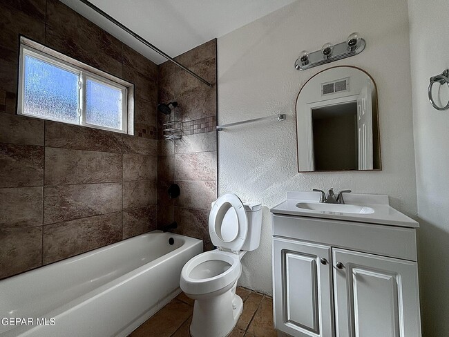 Building Photo - 10517 Tareyton St