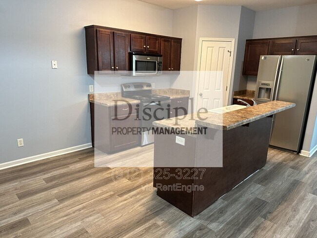 Building Photo - 250 Summer Hill Way