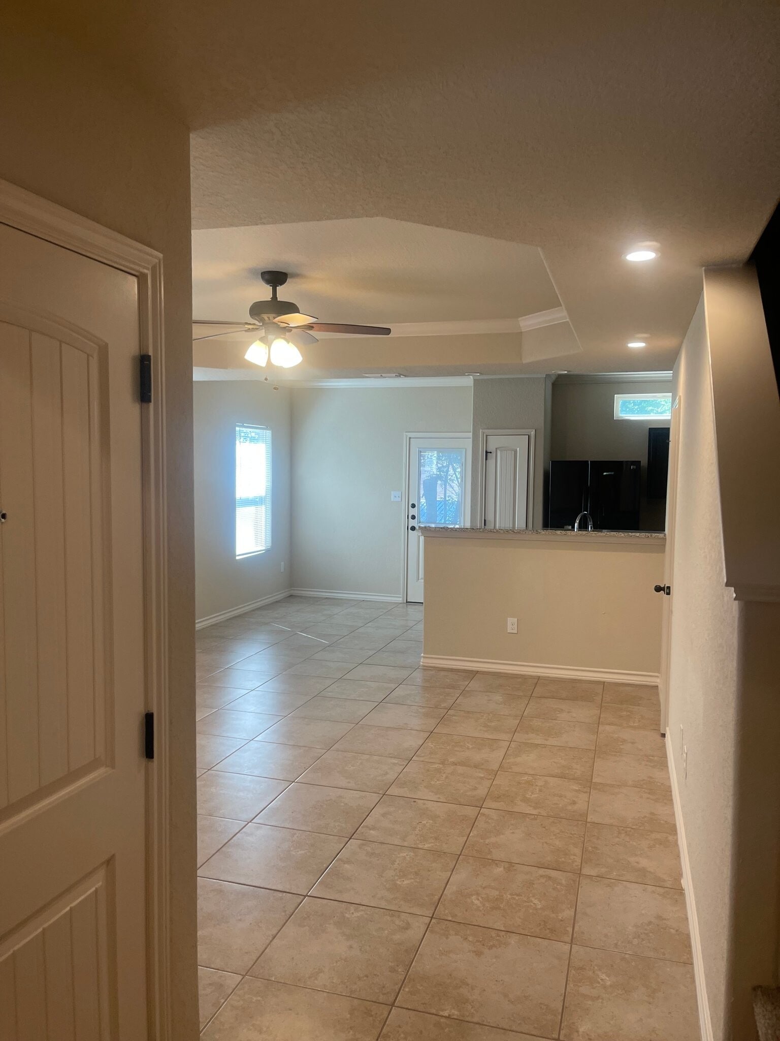 Building Photo - 6934 Lakeview Dr.