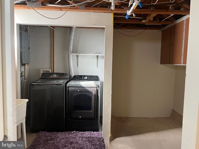 Building Photo - 16 N Pendleton Ct