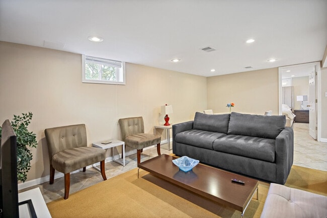 Building Photo - 300 Lawton St