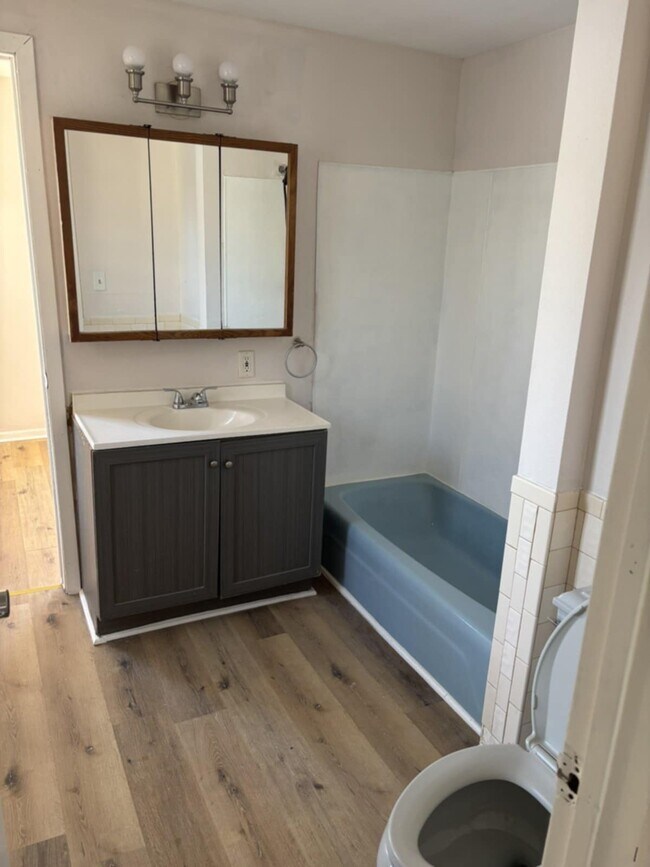 Building Photo - 1318 Benton St