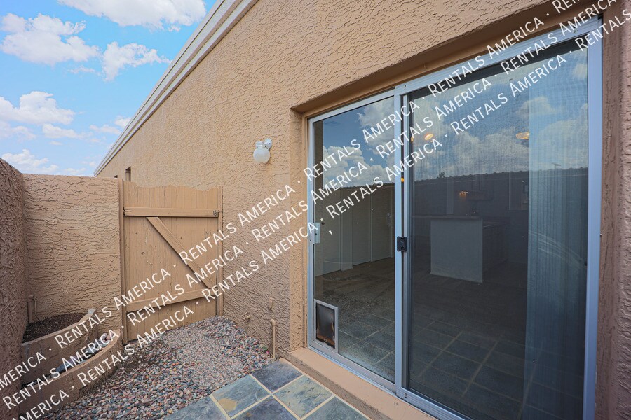 Building Photo - 317 W Hononegh Dr