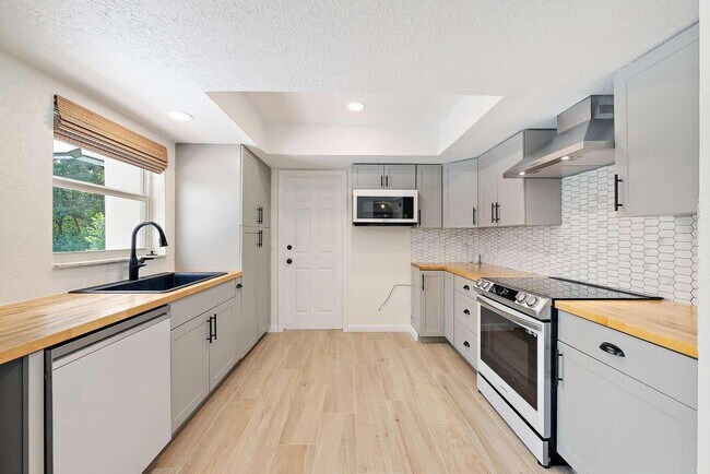 Building Photo - 11828 171st Ln N