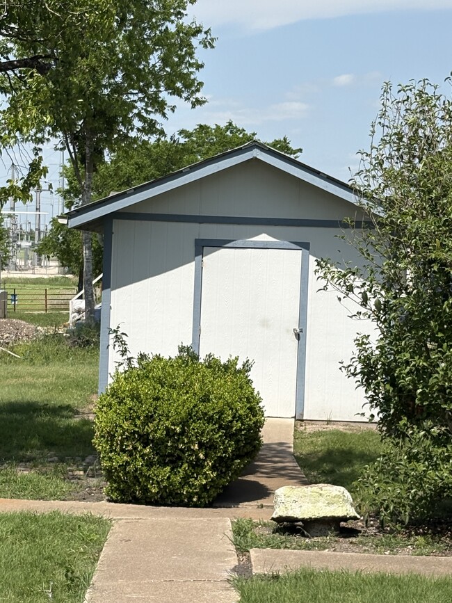 Building Photo - 142 Allen St