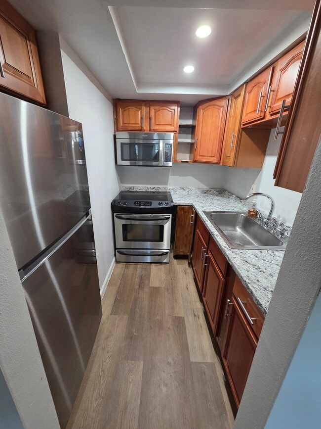 Building Photo - 224 SE 9th Ave