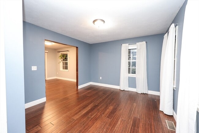 Building Photo - 55 Glenrose Ave